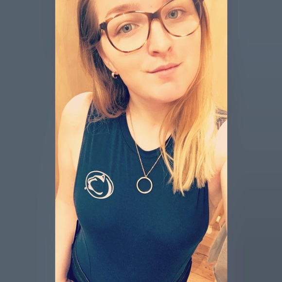 Meet your Posher, Emily - Picture 6 of 7